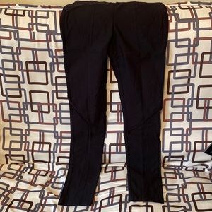 Simply Vera skinny mid rise pants.  Size Medium.
